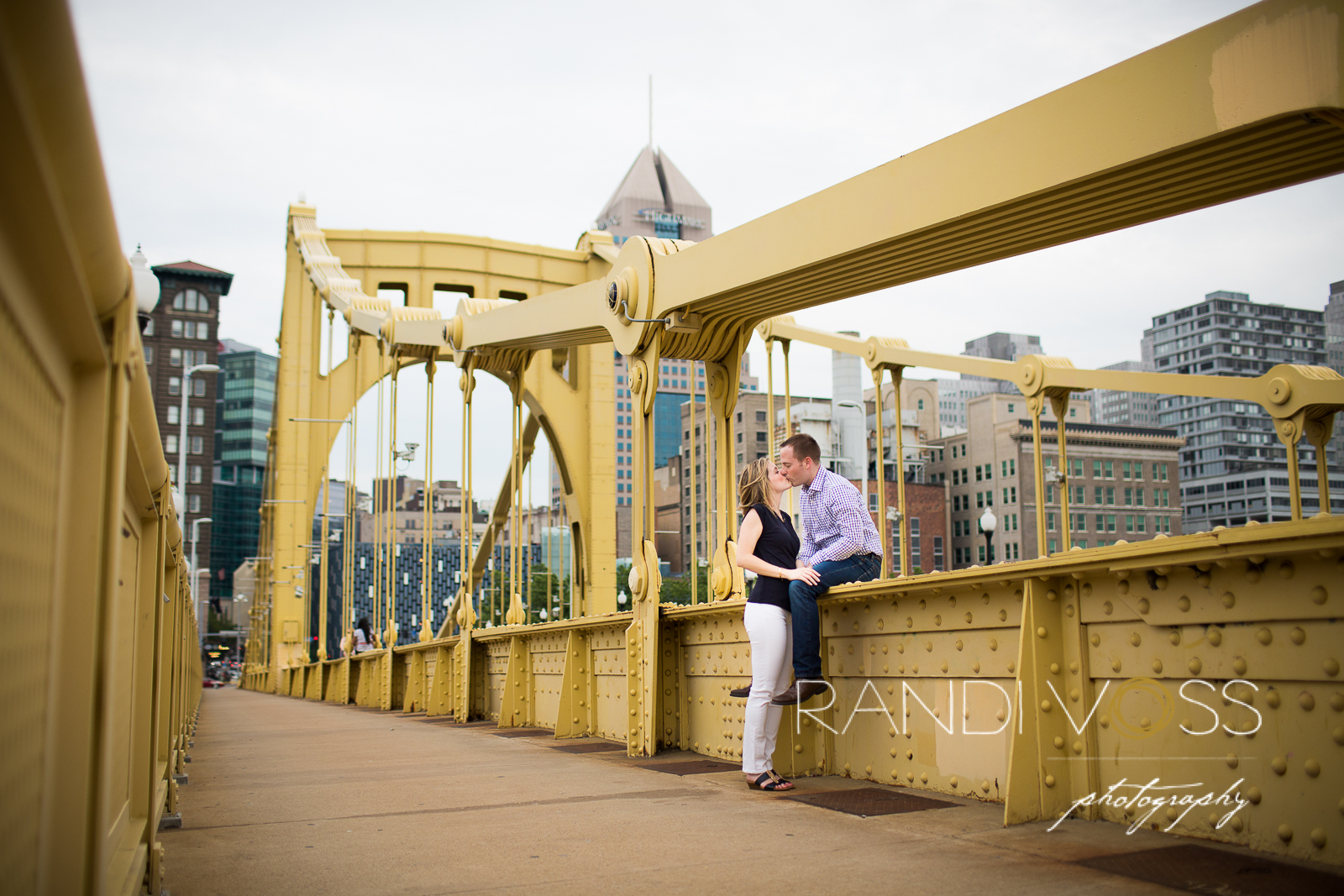 08_Downtown Pittsburgh Engagement_1082